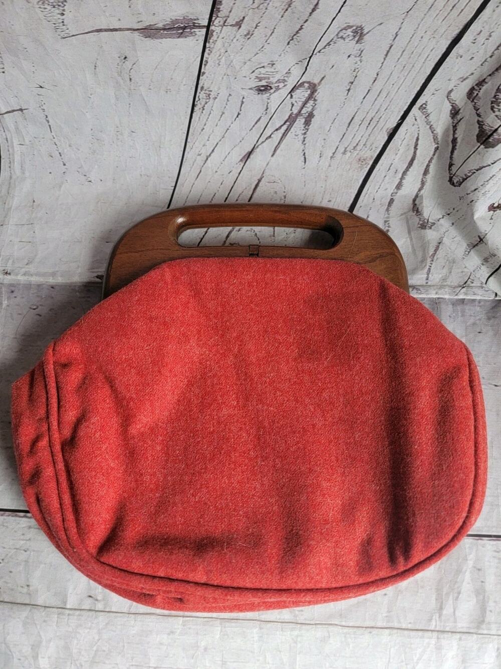 Vintage Bermuda Style Bag Wood Handles Burgundy Color With Clasp